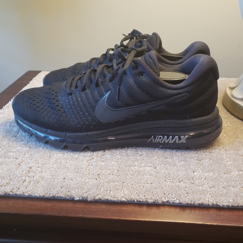 Nike Triple Black Airmax 2017 Men 10.5 - Picture 2 of 8
